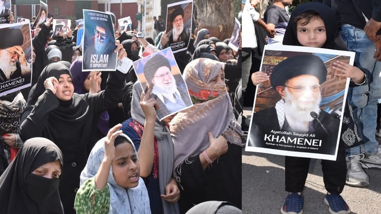 Aligarh: - Aligarh: चेहरे पर गुस्सा और आंखे नम, हाथों में खामनेई की तस्वीर, 40 दिन का अलीगढ़ में शोक घोषित