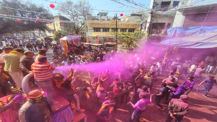 Ram Baraat: - Ram Baraat: बरेली में 166वीं बार निकली ऐतिहासिक राम बरात, आस्था और परंपरा के रंग में रंगा शहर; तस्वीरें