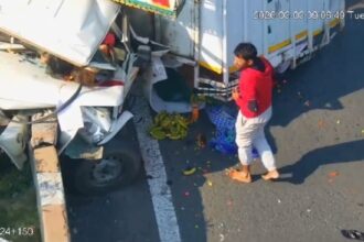 Unnao - Unnao Road Accident: अनियंत्रित होकर डिवाइडर से टकराकर पलटा लोडर; चालक और बच्ची की मौत, दंपती सहित सात घायल