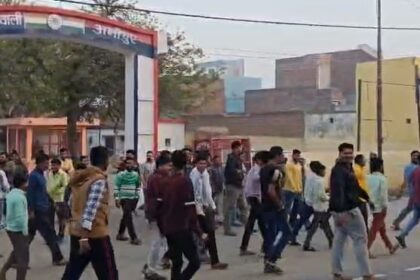 Kasganj: - Kasganj: होलिका दहन को लेकर आक्रोश, अमांपुर में परंपरा तोड़ने के आरोप से गरमाया माहौल; जानें पूरा मामला
