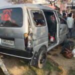 Lakhimpur - Lakhimpur Kheri: हाईवे पर टायर फटने से वैन पलटी, बुजुर्ग की मौत, आठ लोग घायल