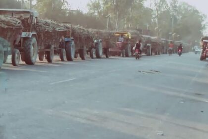 Lakhimpur - Lakhimpur Kheri News: गन्ना ट्रॉलियों से लखीमपुर-भीरा राजमार्ग जाम