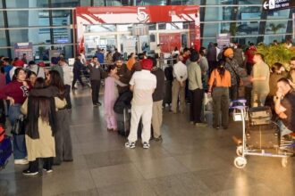 पश्चिम - पश्चिम एशिया में तनाव: खाड़ी देशों में फंसे भारतीयों के लिए चलेंगी 58 विशेष उड़ानें; आप भी नोट कर लें ये बात