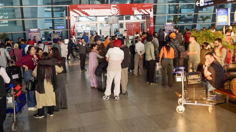 पश्चिम - पश्चिम एशिया में तनाव: खाड़ी देशों में फंसे भारतीयों के लिए चलेंगी 58 विशेष उड़ानें; आप भी नोट कर लें ये बात