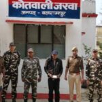 UP News: - UP News: भारत का आधार कार्ड और नेपाल का नागरिकता प्रमाण पत्र, सीमा पर दोहरी पहचान वाला युवक गिरफ्तार; केस दर्ज