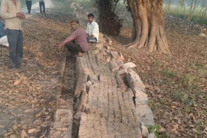 Bareilly - Bareilly News: शाही इलाके में माहौल बिगाड़ने की कोशिश, खुराफातियों ने गिराई कब्रिस्तान की बाउंड्री वॉल