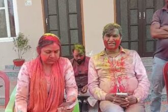 Shahjahanpur - Shahjahanpur News: होली पर भाजपा विधायक के पति पर दो युवकों ने ताना तमंचा, पूर्व विधायक के समर्थकों पर आरोप