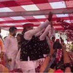 UP: अखिलेश - UP: अखिलेश यादव और डिंपल ने कार्यकर्ताओं संग खेल होली, पूर्व CM ने जंग पर जताई चिंता, बोले-सपा शांति की पक्षधर