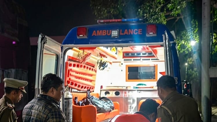 हापुड़ - हापुड़ में हादसे: गढ़, बहादुरगढ़ और पिलखुवा में दर्दनाक हादसे, महिला समेत चार की मौत; कई यात्री हुए घायल