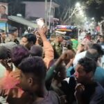 Unnao: - Unnao: जुए की पूछताछ पर युवक से अभद्रता, पुलिस और ग्रामीण भिड़े; बवाल के बाद जमकर पथराव, भारी फोर्स तैनात