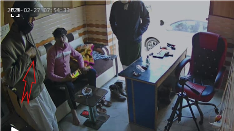 सलीम - सलीम वास्तिक पर हमले का नया वीडियो: ऑफिस में घुसते ही ताबड़तोड़ हमला, हमलावरों ने पार कीं क्रूरता की सारी हदें