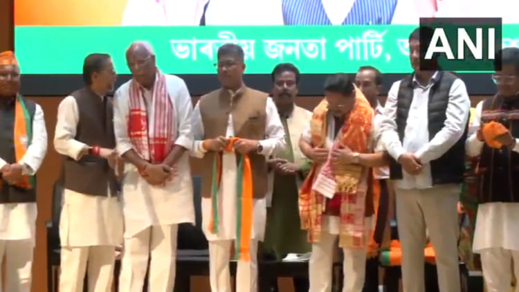 Assam - Assam Election 2026: भाजपा ने दिया कांग्रेस को झटका, असम के तीन निलंबित विधायकों को पार्टी में किया शामिल