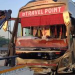 UP: एक - UP: एक ही कार में खींच लाई मौत, परिचित थे सभी; गाड़ी में पांच सवारियों की थी अनुमति, सवार थे 16 लोग