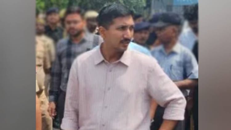 UP News: - UP News: ईरान-इस्राइल युद्ध के बीच प्रशासन अलर्ट, राजधानी में प्रभावित लोगों का मांगा ब्योरा