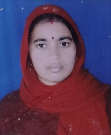 Lakhimpur - Lakhimpur Kheri News: शिक्षामित्र की मौत के बाद परिजन थाने पहुंचे, प्रताड़ना का आरोप