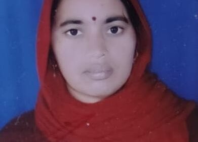 Lakhimpur - Lakhimpur Kheri News: शिक्षामित्र की मौत के बाद परिजन थाने पहुंचे, प्रताड़ना का आरोप