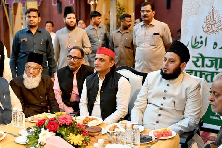 यूपी: - यूपी: अखिलेश बोले- हम चाहते थे नीतीश कुमार प्रधानमंत्री बनें, अब राज्यसभा सदस्य बनकर रिटायर हो जाएंगे