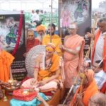 UP: शंकराचार्य - UP: शंकराचार्य ने मां गंगा का पूजन कर किया गो प्रतिष्ठा धर्मयुद्ध यात्रा का शंखनाद, आज लखनऊ के लिए कूच