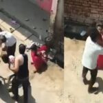 UP: महिला - UP: महिला के बाल पकड़ जमीन पर घसीटी, पति को भी बेरहमी से पीटा; दंपती की पिटाई का VIDEO देख सिहर उठेंगे