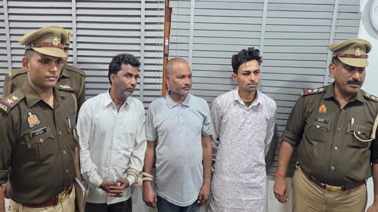 Kanpur: - Kanpur: दस लाख की अष्टधातु की मूर्तियां चुराने में तीन गिरफ्तार, सीसीटीवी कैमरों की फुटेज देखकर हुआ खुलासा