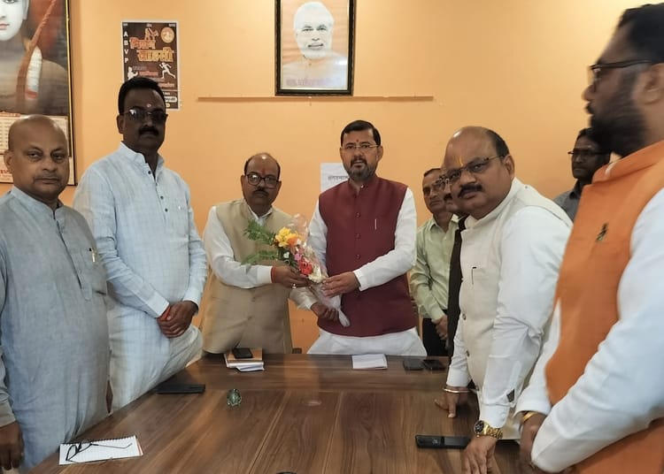 Lakhimpur - Lakhimpur Kheri News: भाजपा जिला इकाई गठन को लेकर मंथन, पर्यवेक्षक ने की पदाधिकारियों संग बैठक