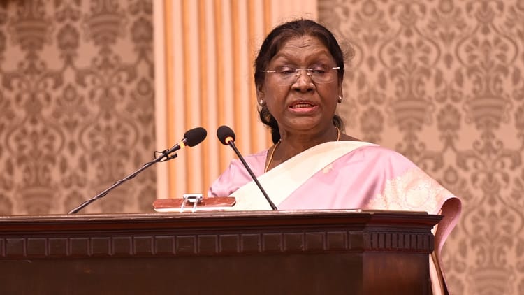 'महिलाओं - 'महिलाओं में दम, हम नहीं हैं किसी से कम': अंतरराष्ट्रीय महिला दिवस पर राष्ट्रपति द्रौपदी मुर्मू का अनोखा संदेश