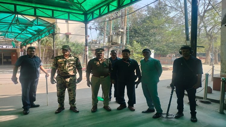 UP: दीवानी - UP: दीवानी को फिर बम से उड़ाने की धमकी, ई-मेल मिलते ही मची अफरा-तफरी; बम स्क्वॉड ने चलाया सर्च ऑपरेशन