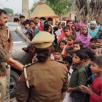 संभल: - संभल: रात में सरकारी भूमि पर लगा दी आंबेडकर की प्रतिमा, सुबह गांव में तनाव, प्रशासन ने हटवा थाने में रखवाई