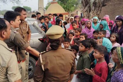 संभल: - संभल: रात में सरकारी भूमि पर लगा दी आंबेडकर की प्रतिमा, सुबह गांव में तनाव, प्रशासन ने हटवा थाने में रखवाई