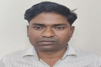 Bareilly - Bareilly News: दस हजार रुपये की रिश्वत लेते लेखपाल गिरफ्तार, हैसियत प्रमाणपत्र बनवाने के नाम पर मांगी थी रकम