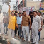 Lakhimpur - Lakhimpur Kheri News: सीएम योगी की माता पर टिप्पणी के विरोध में हिंदू युवा वाहिनी का प्रदर्शन