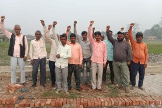 Lakhimpur - Lakhimpur Kheri News: घटिया निर्माण पर भड़के लोग, काम रुकवाकर किया प्रदर्शन