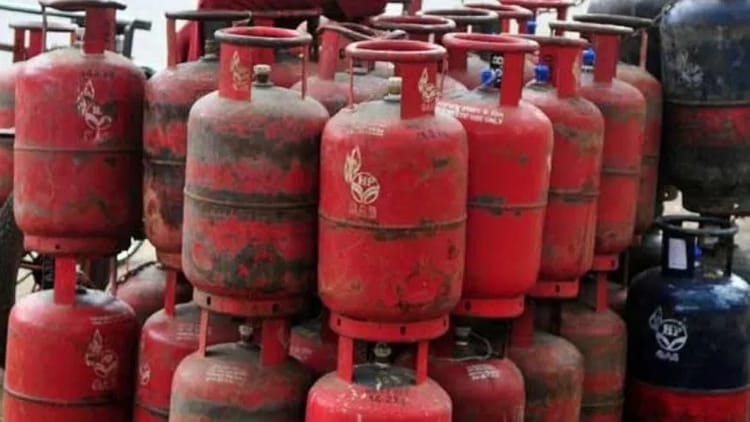 पश्चिम - पश्चिम एशिया संकट के बीच भारत सरकार का बड़ा कदम: LPG उत्पादन बढ़ाने का आदेश, घरेलू उपभोक्ताओं को दी प्राथमिकता