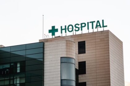 UP: अस्पताल - UP: अस्पताल संचालकों की कारस्तानी, छिपा रहे जच्चा-बच्चा की मौत के रिकाॅर्ड; लाइसेंस निलंबन की दी गई चेतावनी