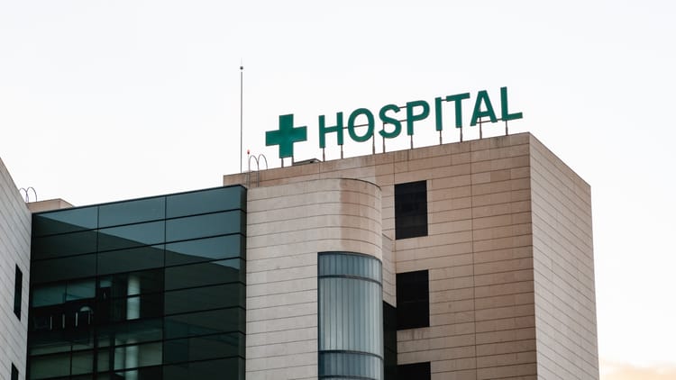 UP: अस्पताल - UP: अस्पताल संचालकों की कारस्तानी, छिपा रहे जच्चा-बच्चा की मौत के रिकाॅर्ड; लाइसेंस निलंबन की दी गई चेतावनी