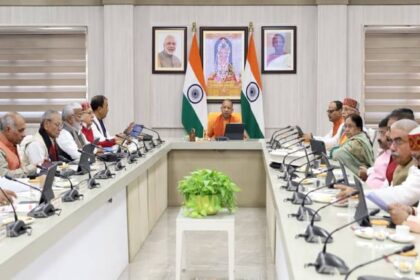 यूपी: - यूपी: कैबिनेट की बैठक आज, 27 प्रस्तावों पर लग सकती है मुहर; राज्य कर्मचारियों पर हो सकती है ये सख्ती