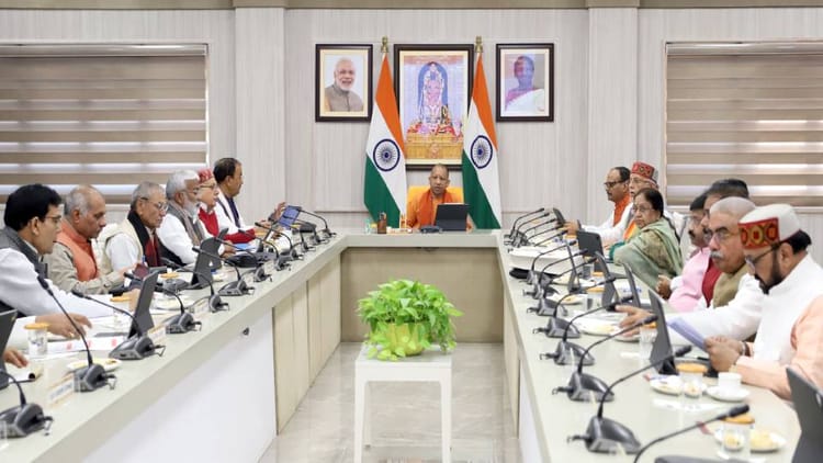 यूपी: - यूपी: कैबिनेट की बैठक आज, 27 प्रस्तावों पर लग सकती है मुहर; राज्य कर्मचारियों पर हो सकती है ये सख्ती