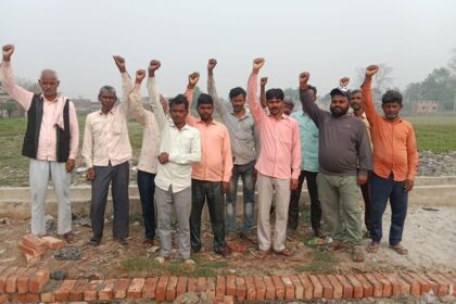 Lakhimpur - Lakhimpur Kheri News: घटिया निर्माण पर भड़के लोग, काम रुकवाकर किया प्रदर्शन