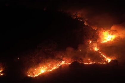 IAF: - IAF: अरुणाचल के पासीघाट के जंगल में लगी आग बुझाने के मिशन पर आईएएफ, हेलीकॉप्टर से गिराया 66,000 लीटर पानी