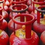 UP News: - UP News: व्यावसायिक गैस सिलिंडर की किल्लत से बाजार होगा बेजार, सड़क पर आ जाएंगे पटरी दुकानदार