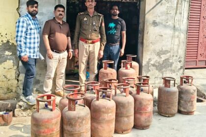 LPG: - LPG: एलपीजी संकट के बीच कालाबाजारी, बरेली में दुकान पर बेचे जा रहे थे घरेलू गैस सिलिंडर, 15 जब्त