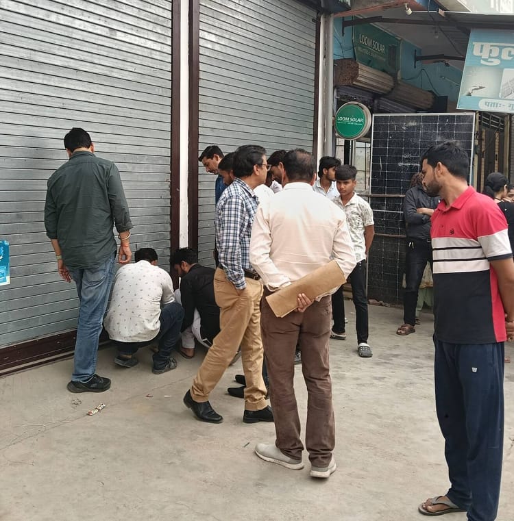 Lakhimpur - Lakhimpur Kheri News: जांच के दौरान अपंजीकृत गैलेक्सी अस्पताल में भर्ती मिले आठ मरीज