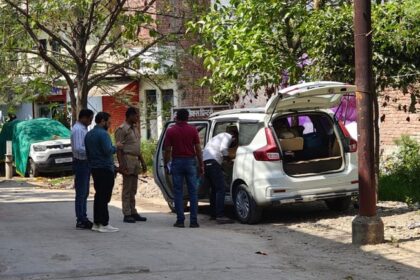 UP: बांदा - UP: बांदा में ED और IT का एक्शन, पूर्व एमएलसी व भाजपा नेता समेत पांच कारोबारियों के ठिकानों पर छापेमारी