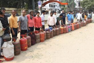 यूपी: - यूपी: अखिलेश बोले- भाजपा के अच्छे दिनों का सिलिंडर खाली, गैस संकट से निपटने में विफल रही सरकार