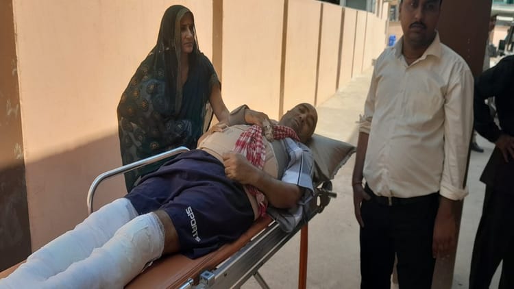 UP: थानों - UP: थानों में पुलिस नहीं कर रही सुनवाई, एसएसपी कार्यालय स्ट्रेचर पर पहुंचा पीड़ित; तीन घंटे बाद सुनी फरियाद