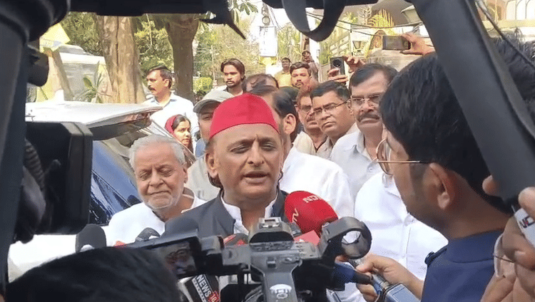 UP: शंकराचार्य - UP: शंकराचार्य अविमुक्तेश्वरानंद से मिले अखिलेश यादव, बोले- नकली संतों का अंत होने जा रहा है