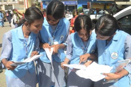 यूपी - यूपी बोर्ड : 2.87 लाख ने छोड़ी परीक्षा, 12 जिलों के 16 केंद्रों पर मिली नकल की शिकायत; अब 18 से मूल्यांकन