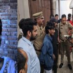 Agra: - Agra: स्कूल बस की टूटी फर्श से गिरकर छात्रा की मौत, गैर इरादतन हत्या की धारा बढ़ी; आरोपी अब भी फरार