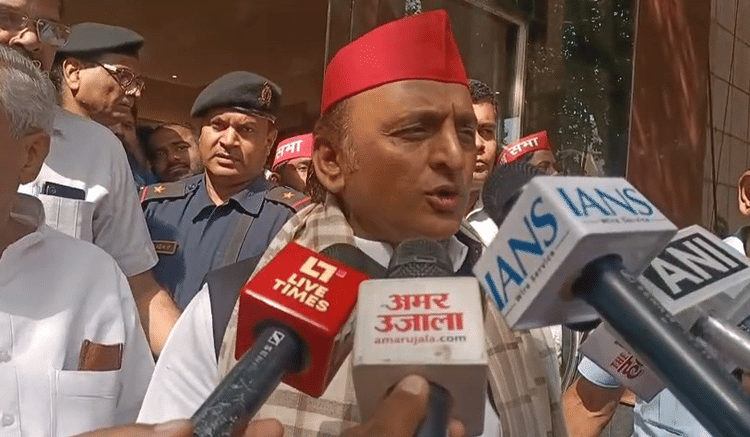 UP: अखिलेश - UP: अखिलेश यादव बोले, 'अफवाहजीवी है भाजपा, गैस की कमी को स्वीकार कर ले तो जनता खुद सहयोग करेगी'