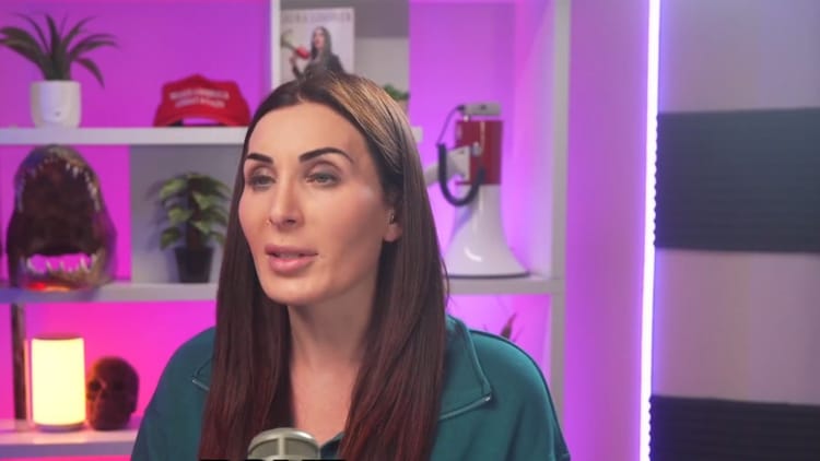 मुझे - मुझे ऐसा नहीं कहना चाहिए था: ट्रंप समर्थक लॉरा लूमर ने मांगी माफी, भारत विरोधी टिप्पणियों पर रखी अपनी बात